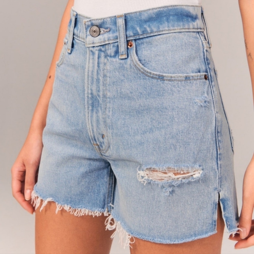4 inch mom shorts size 31/12 Abercrombie And Fitch